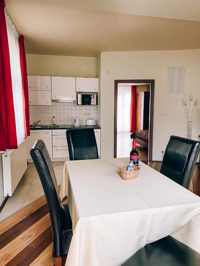 Riverside Apartments Thalia كارلوفي فاري المظهر الخارجي الصورة