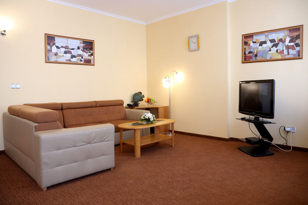 Riverside Apartments Thalia كارلوفي فاري المظهر الخارجي الصورة